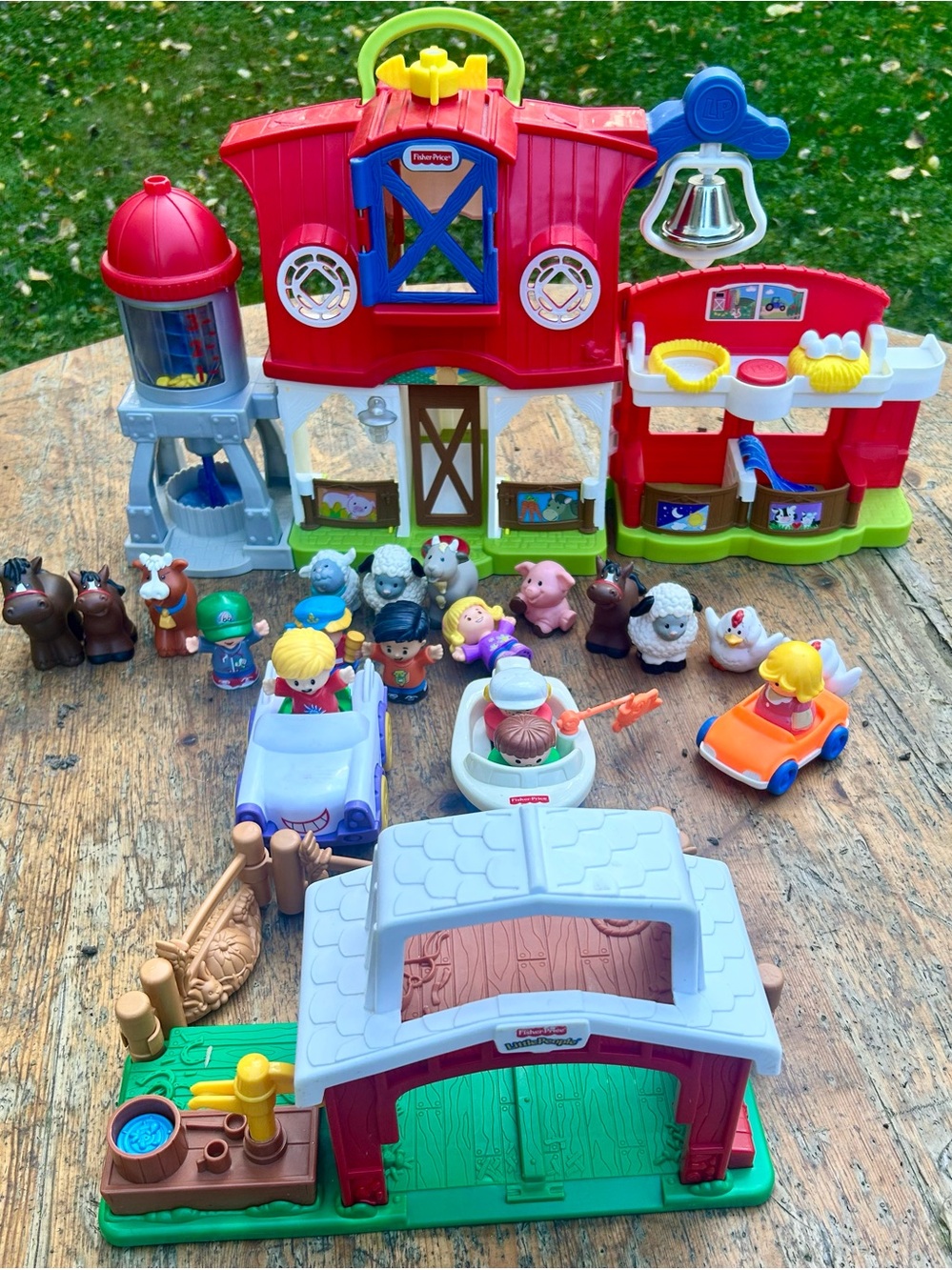 Big lot Fisher Price little people ,play sets some vintage
11 Animals,8 peeps